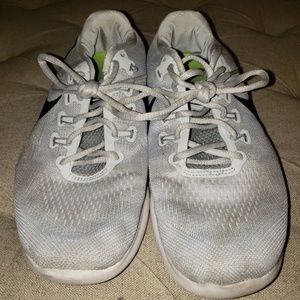 gently preowned Womens Nike Tennis Shoes.